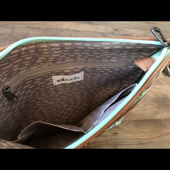 Sakroots purse. Brand new, just no tags. Never been used, perfect condition. - Picture 4 of 5